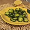 VIDEO FOTO | Salată de castraveți cu ceapă și mărar. O rețetă pe cât de simplă pe atât de gustoasă. Și asigură și o bună hidratare pe caniculă