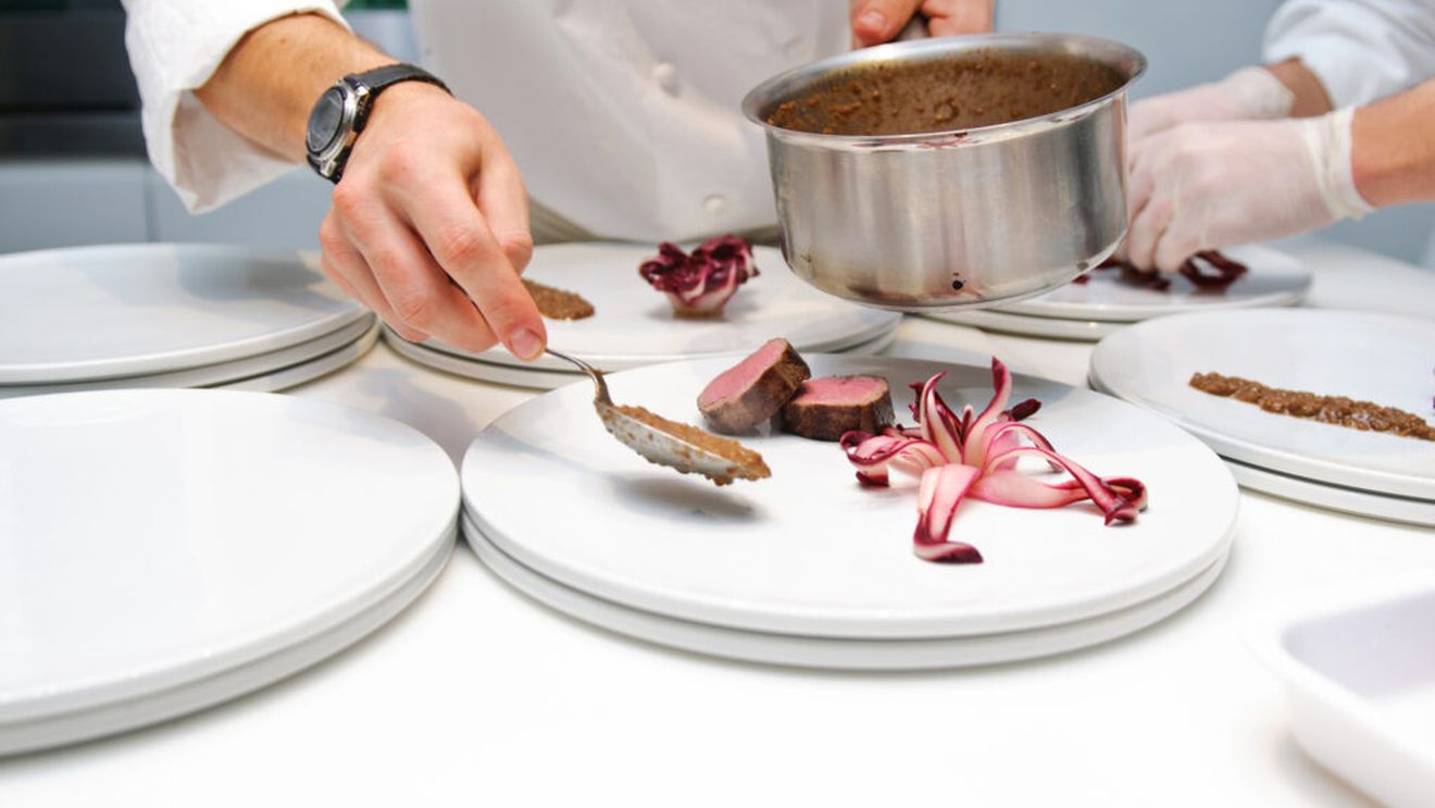 Țara europeană care își reinventează gastronomia după decenii de comunism/ Povestea renașterii culinare care a atras atenția Michelin și National Geographic
