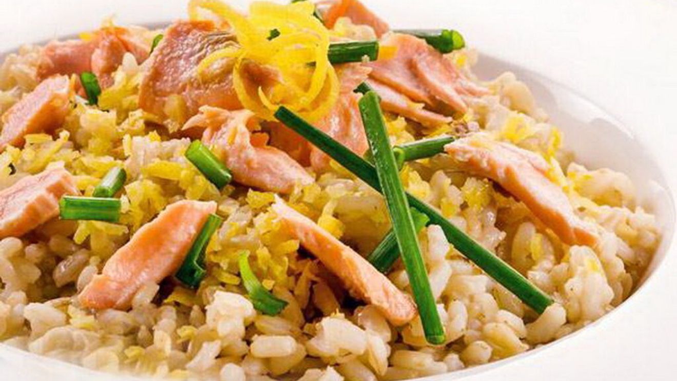 O combinație irezistibilă: somon cu risotto de cocos și lime/ Un preparat mediteranean cu arome exotice