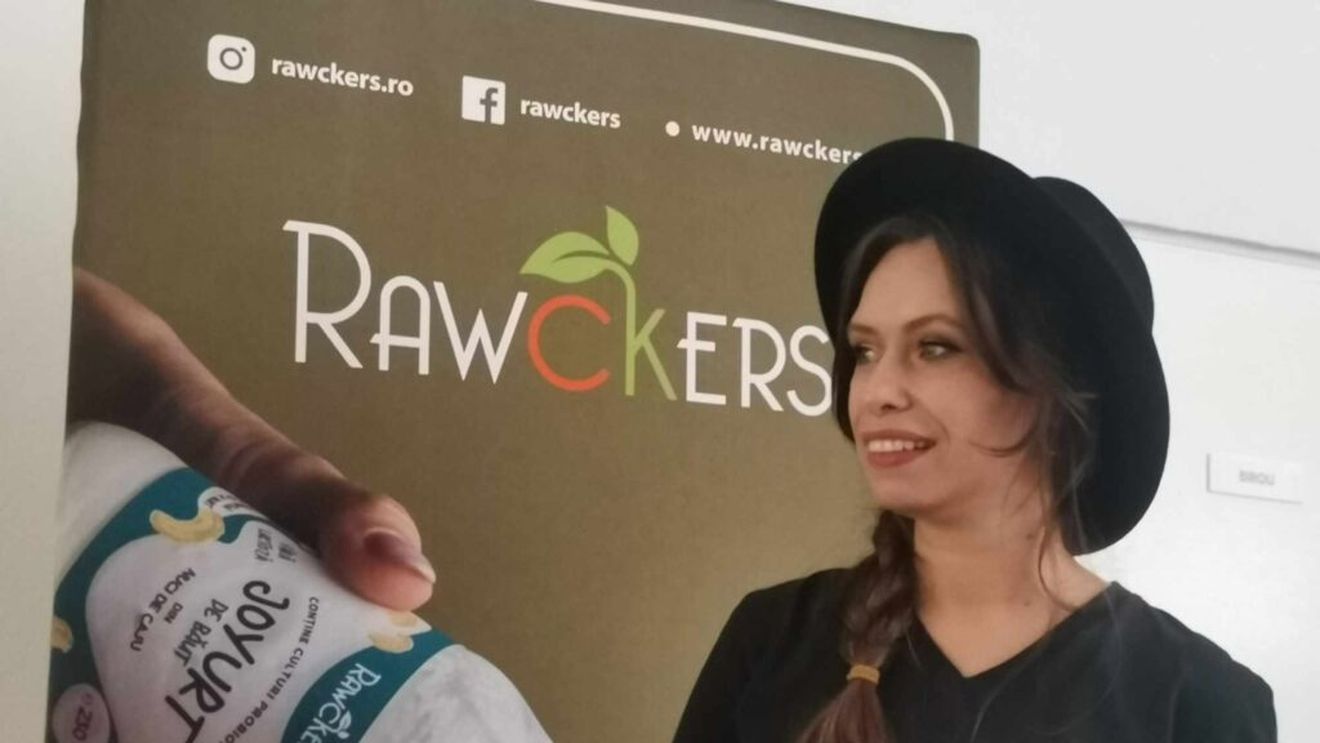 VIDEO Prima fabrică de brânză din nuci caju din România funcționează la Timișoara. A devenit și cel mai mare producător de iaurt vegan. Au realizat 700.000 de produse în 2023