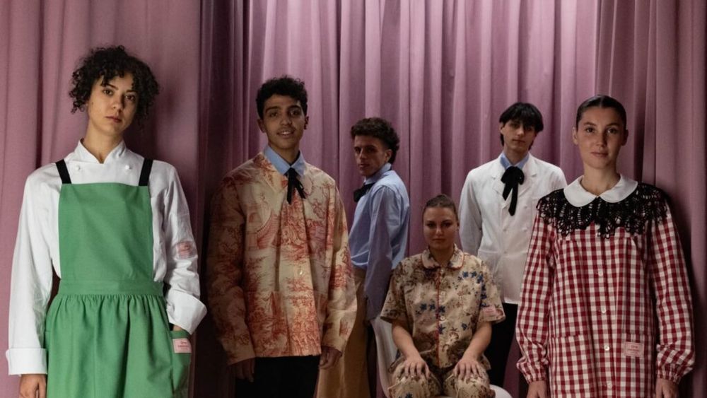 Ce faci când te pasionează și moda, și gastronomia? Deschizi un restaurant dar creezi în paralel și echipamente HoReCa personalizate