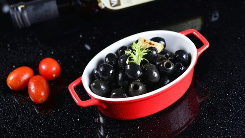 Disputa măslinelor negre / SUA solicită Organizației Mondiale a Comerțului limitarea represaliilor UE referitoare la măslinele negre spaniole/Acestea sunt folosite în SUA, special pentru pizza