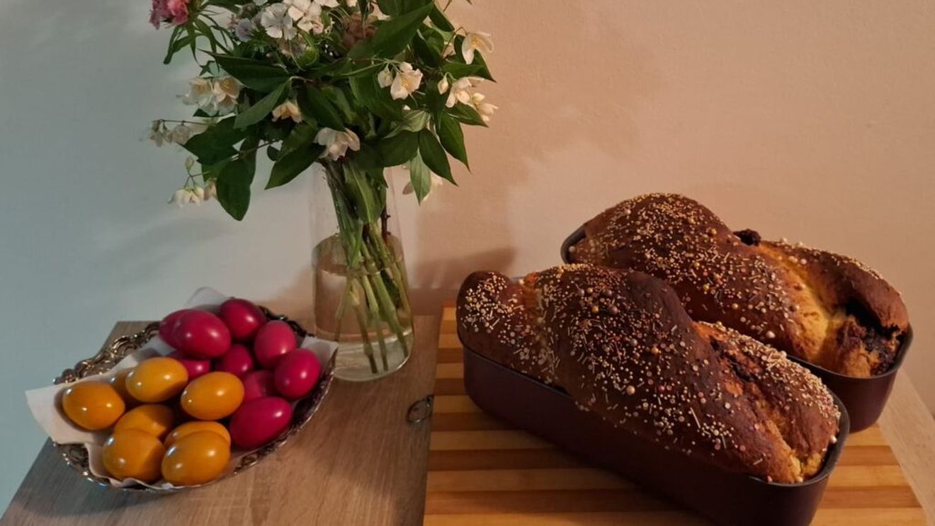 Ziua Înălțării Domnului seamănă din punct de vedere gastronomic cu sărbătoarea Paștelui/ Românii pregătesc ouă roșii, cozonac și dau pomeni pentru cei adormiți/ I se mai spune în popor și Ispas-ul sau Paștele Cailor