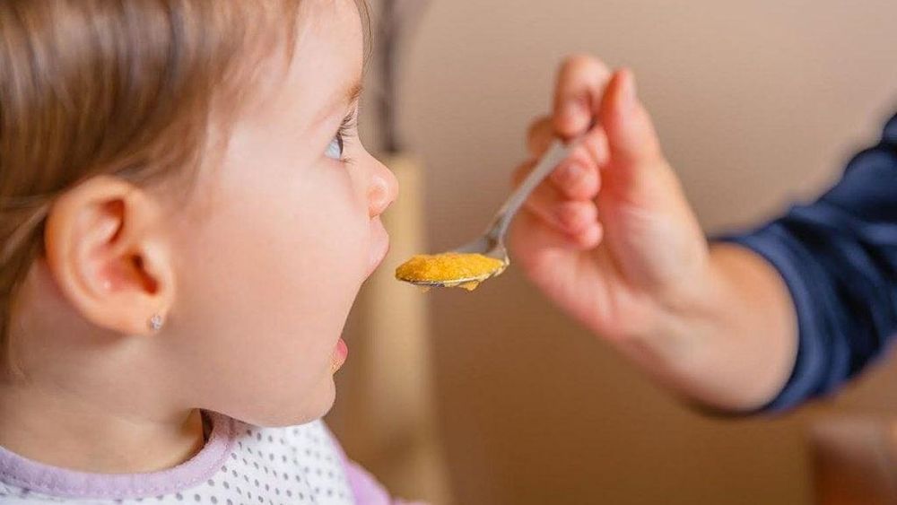 EXCLUSIV: Top 5 cei mai mari jucători de pe piața locală de hrană pentru bebeluși / Formula de lapte este de departe cel mai popular produs / Imigranții din Asia ar putea susține cererea pentru aceste alimente