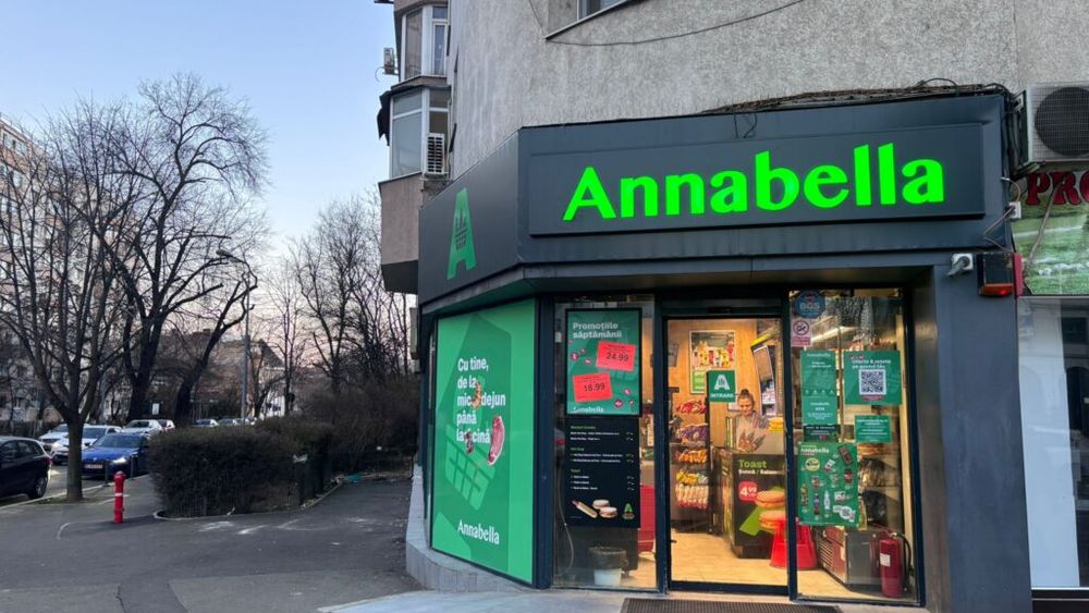 ANALIZĂ | Poate Annabella, un „regional Hero” de familie, să câștige pariul proximității în Bucureștiul marilor rețele? „Are șansa să ocupe exact spațiul dintre corporația de retail și piața de cartier. Dar nu îl poți ocupa cu afișe și sloganuri, ci cu oameni care știu cum te cheamă”