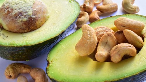 Avocado sau nuci? Ce „superaliment” susține mai bine sănătatea creierului, conform specialiștilor