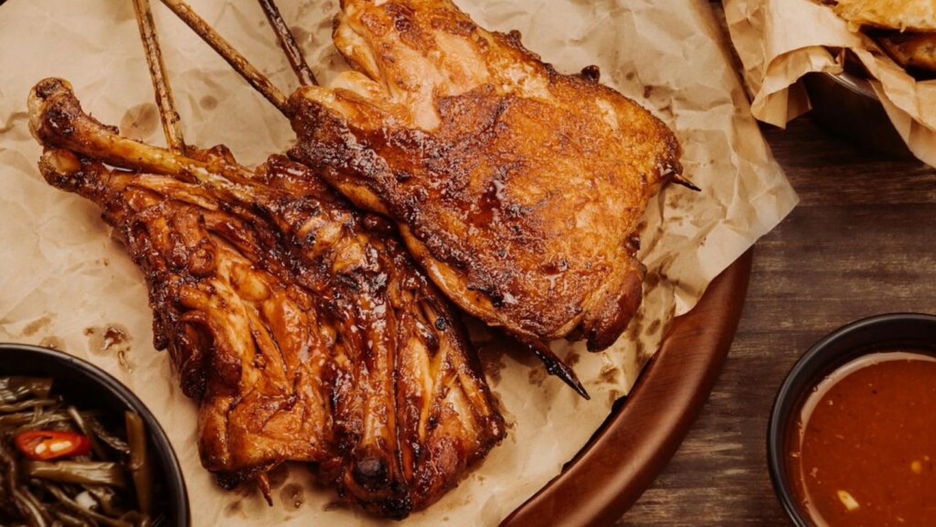 De ce e mai bine să evităm mâncarea arsă sau prea prăjită/Specialiștii spun că dacă sunt consumate în exces, cresc riscul de cancer/Este recomandată moderația în consumul acestor alimente