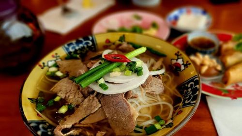 Cine mediteraneene delicioase și sănătoase, cu doar 400 de calorii/ Pregătește-ți silueta pentru plajă, mâncând cine bogate în legume, grăsimi sănătoase și proteine slabe