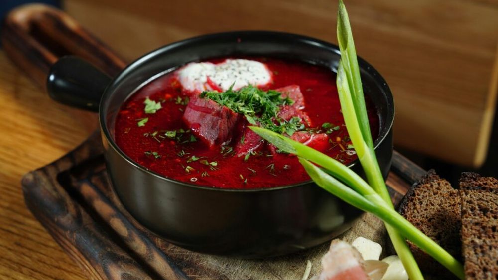 Supa cremă de sfeclă, „vedeta” meselor sănătoase. Cum să o prepari acasă rapid și ușor