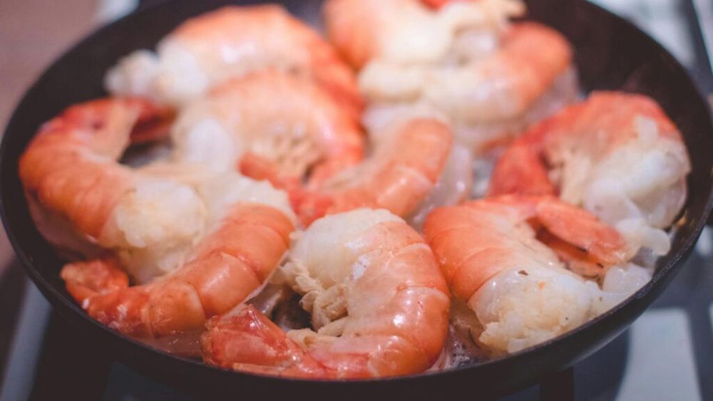 Ni se spune să consumăm mai mult pește și fructe de mare, dar un nou studiu atrage atenția că aceste alimente conțin „substanțe chimice veșnice”