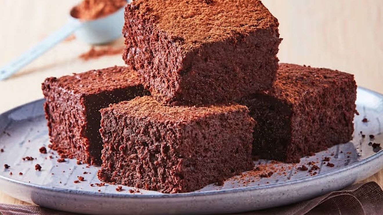 Ceva dulce | Brownie fără zahăr, dar extrem de cremos datorită unui ingredient neobișnuit/ O opțiune bună de desert sănătos, cu care să ne răsfățăm la sfârșit de săptămână