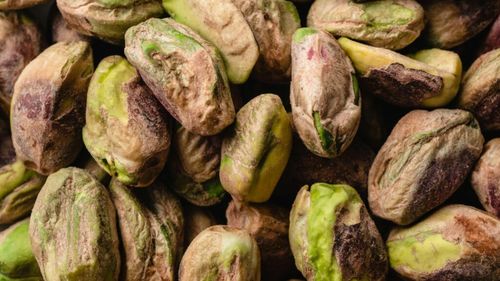 Întoarcerea din vacanță poate da depresie. Fisticul conține nutrienți care te pot ajuta în prevenirea căderilor psihice