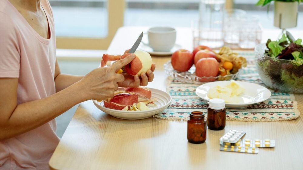 De la broccoli la brânzeturi: alimente care pot anula sau amplifica efectul medicamentelor / Lista celor mai periculoase interacțiuni