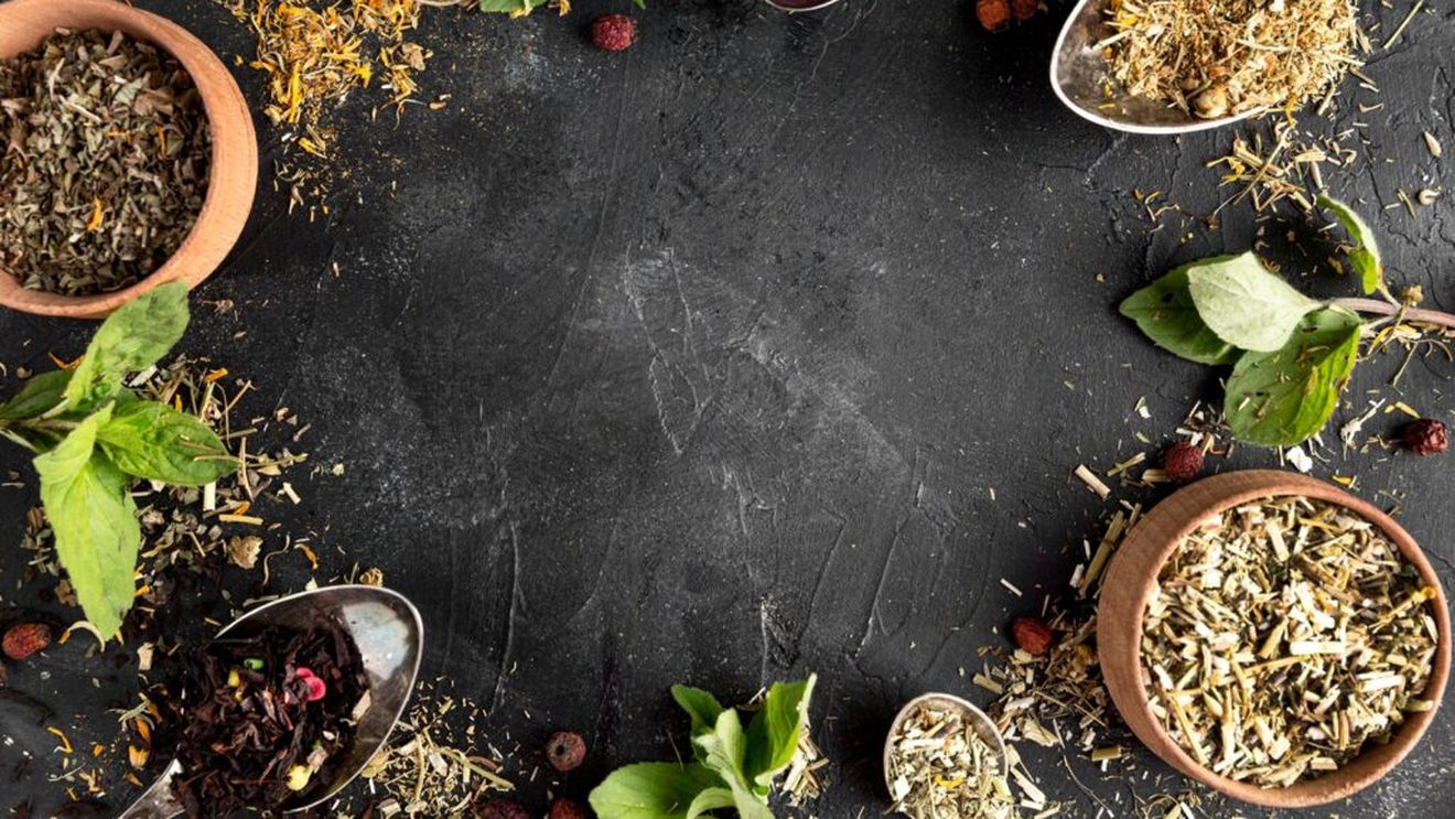 Cum să-ți faci propriile condimente/Usucă plantele aromatice la tine acasă și află cum le poți păstra mai mult timp