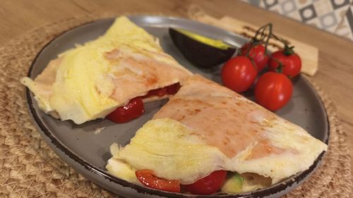 Rețetele Juanitei | Sandwich proteic, în care oul și șunca înlocuiesc pâinea/ Sățios și foarte keto, este perfect pentru a începe ziua