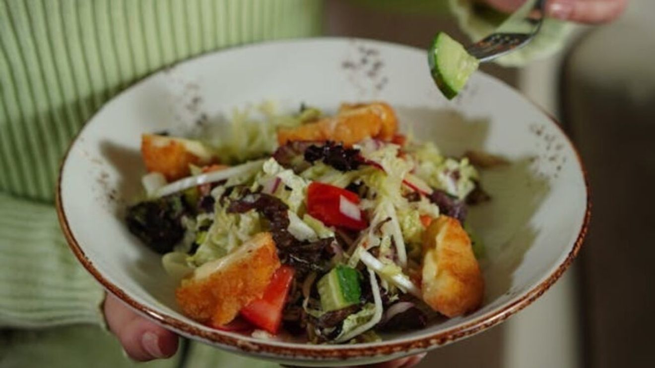 VIDEO „Tinerii de azi pun mai puțin în farfurie decât generațiile de decreței și se informează mai mult despre mâncare, citesc mai întâi recenziile de pe Google” - Octavian Baltac, expert în retail și HoReCa