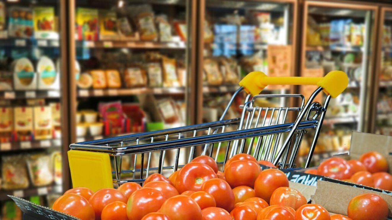 Legea pentru reducerea risipei alimentare a fost promulgată. Comercianții sunt obligați să vândă la preț redus sau să doneze produsele aflate aproape de expirare