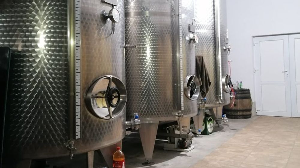 Scădere a producției de vin românesc în 2020 cu 7 % față de anul trecut și cu 12% față de media ultimilor 5 ani; producția la nivel mondial estimată anul acesta la 258 de milioane de hectolitri