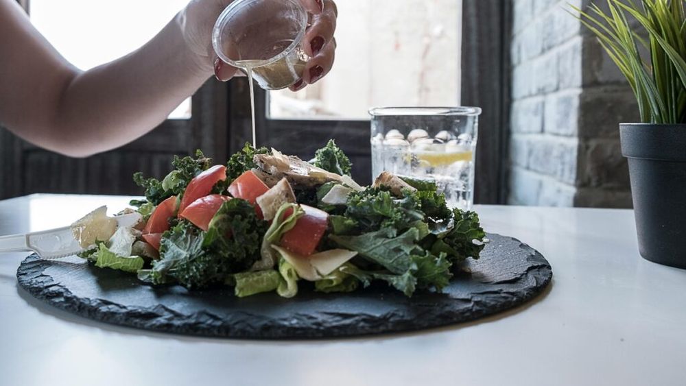 Ce este dieta CICO și cum te poate ajuta să slăbești?/Un dietetician explică principiul CICO: Contează ceea ce mănânci, nu doar câte calorii/ De exemplu, alimentele neprocesate cresc rata metabolică și vei pierde în greutate