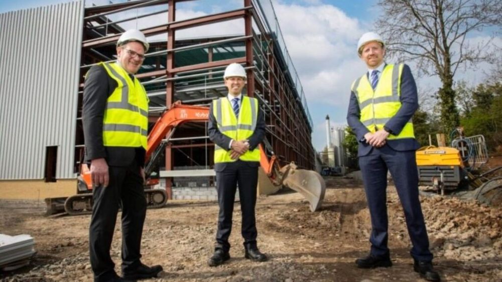 O cooperativă nord-irlandeză din domeniul lactatelor investește 70 de milioane de lire sterline, în producția de brânză Cheddar / Dale Farm susține că va ajunge ”un lider pe piața europeană”