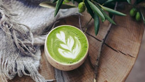 Cât costă un matcha în zona Aviatorilor? Am comparat cafenelele și iată rezultatele / „Matcha cu ovăz se vinde cel mai bine. E și mai dulce”