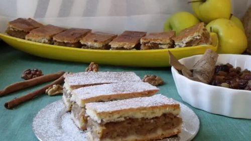 Ce scrie The New York Times despre plăcinta turnată cu mere, o rețetă tradițional românească: „Un desert irezistibil de fraged și aerat” / Rețeta pas cu pas