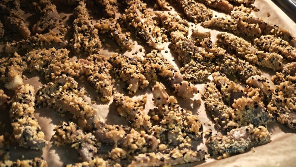 FOTO-VIDEO | Rețetele Juanitei | „Hamsii” false din pleurotus, preparat de post sau vegetarian/ Atât de ușor de gătit că îl poate face și un copil