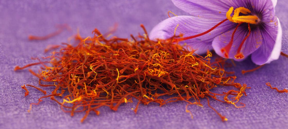Șofranul, cel mai scump condiment din lume, poate fi cultivat și acasă. Cum îl plantezi și când recoltezi firele roșii