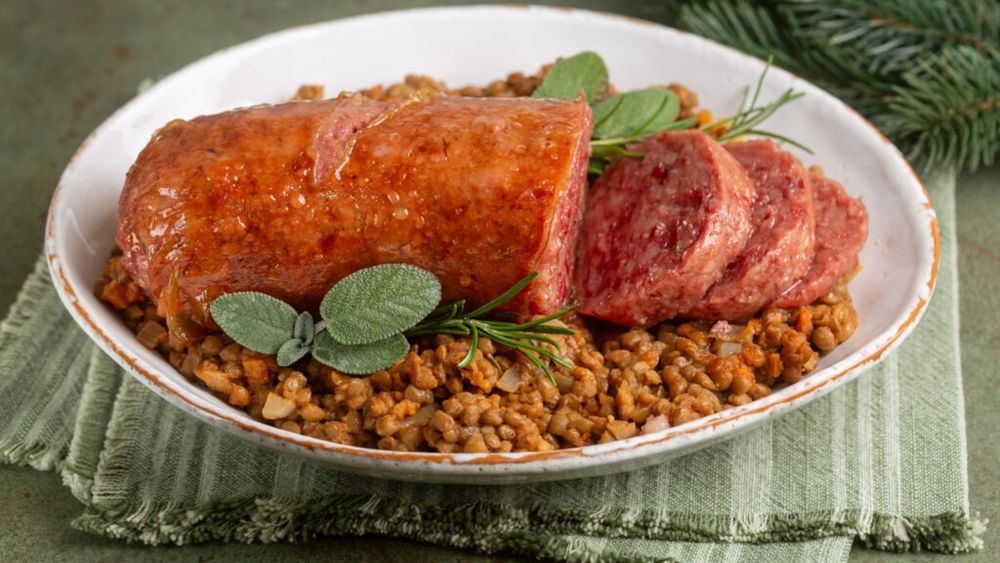 Cu ce  încheie italienii meniul de Anul Nou, la miezul nopții. O combinație aducătoare de noroc și prosperitate, dar care e și un fel complet, care se consumă și în primele zile din an