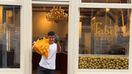 Cozi, gunoaie, pescăruși și șobolani / Un restaurant celebru pe TikTok, dat în judecată de localnici: „A poluat întreaga zonă”