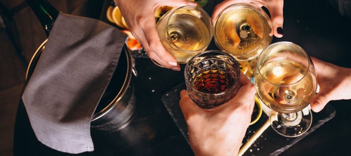 Toate băuturile alcoolice sunt nocive, dar unele sunt mai rele decât altele / Vin, bere sau tărie? Un studiu amplu arată care dintre tipurile de alcool dăunează mai puțin sănătății