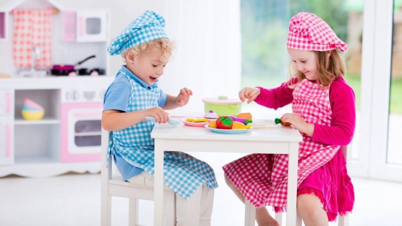 Trei lucruri din bucătărie dăunătoare copiilor, în special vara / Un medic pediatru avertizează asupra riscurilor pe care le prezintă plasticul, produsele de curățare toxice și gustările procesate