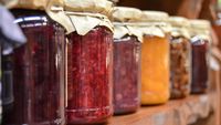 De la murături și must la gomboți și ceaun: Concursuri de conserve și preparate tradiționale, în curtea Palatului Reduta din Cluj-Napoca