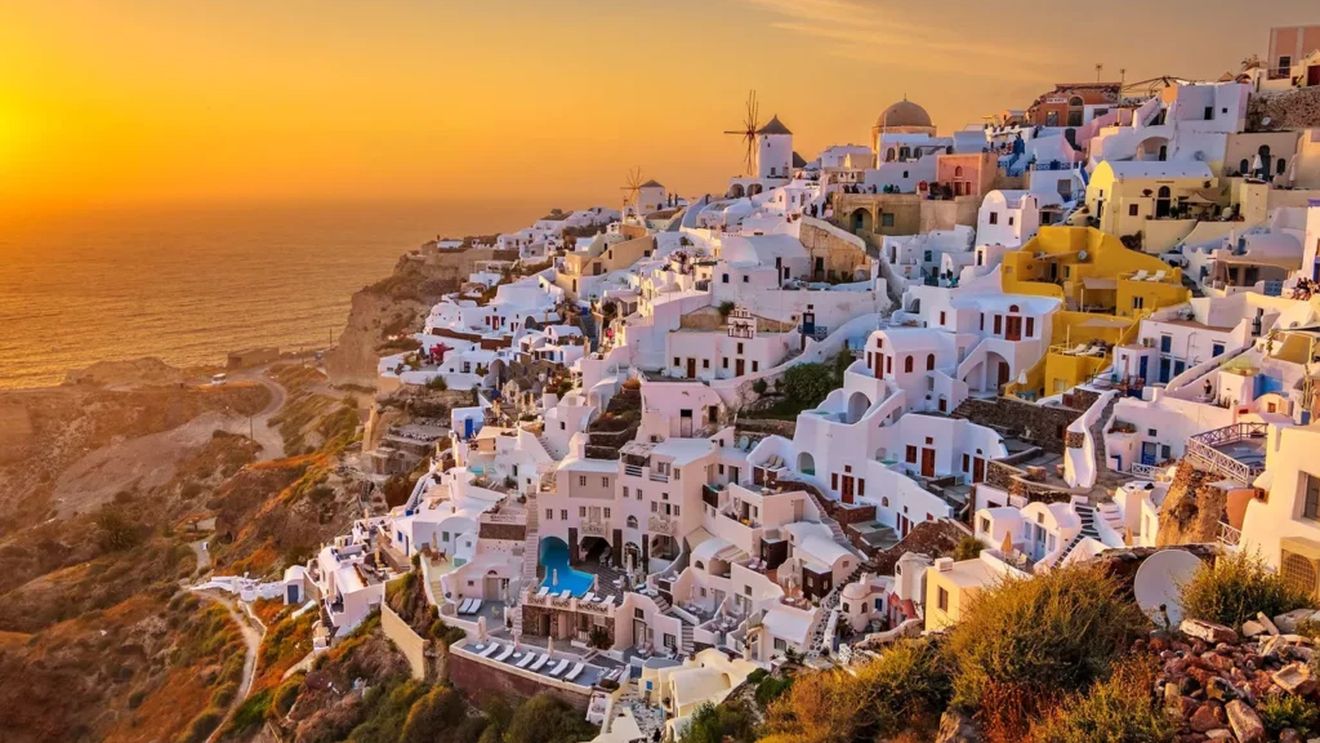 Fermierul care păstrează ADN-ul autentic al insulei Santorini / Giannis Nomikos: „La urma urmei, esența insulei stă în pământul ei, nu în hotelurile ei”