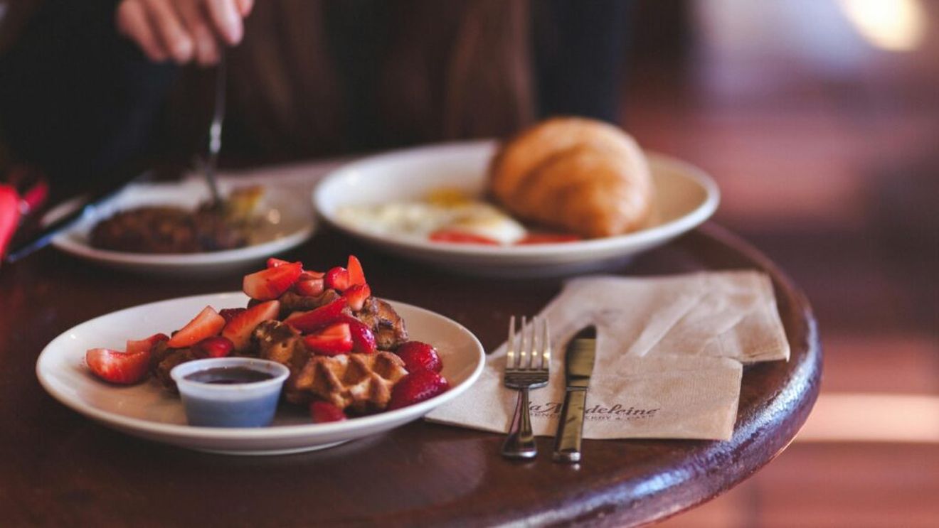 Vrei să reduci caloriile sau să începi ziua mâncând mai ușor?/ Aceste idei de mic dejun te vor ajuta să nu mai sari peste masa de dimineață