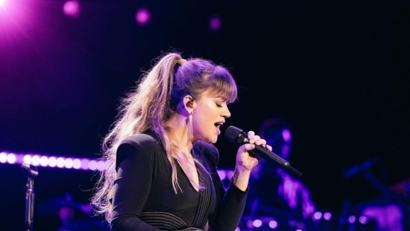 Kelly Clarkson e sinceră: A slăbit pentru că a făcut schimbări alimentare, pentru că este mai activă, dar și cu ajutorul unor pastile / „Sunt o fată din Texas, așa că îmi place carnea”