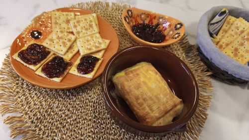 VIDEO FOTO | Aperitiv rapid cu brânză Brie și încă două ingrediente. Îl prepari în câteva minute și îl mănânci pe fondue