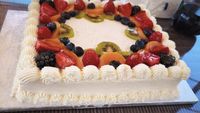 Tort Diplomat, rețeta tradițională perfectă pentru masa din Duminica Rusaliilor/ Cu blat de pandișpan, fructe de sezon și cremă care se topește în gură