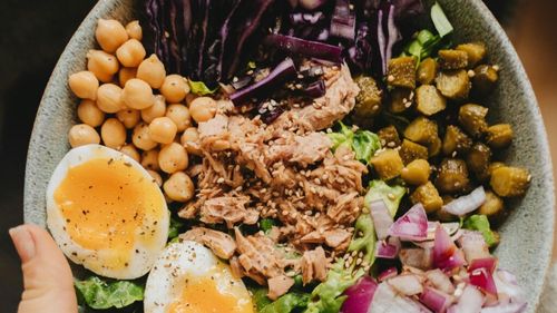 10 alimente bogate în proteine, ideale pentru iarnă / Nutriționiștii spun că stimulează pierderea în greutate, ajută la creșterea masei musculare și sprijină imunitatea