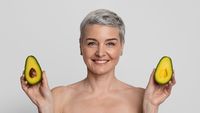 7 alimente care ar putea încetini procesul de îmbătrânire / Ce spun studiile despre efectele lor asupra pielii, creierului și inimii