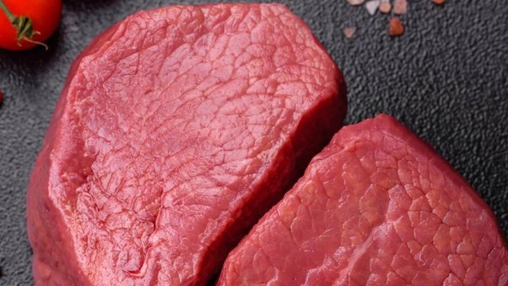 Un kilogram de carne de vită „costă” 15.000 de litri de apă / Sfaturi practice pentru a reduce risipa de apă în bucătărie