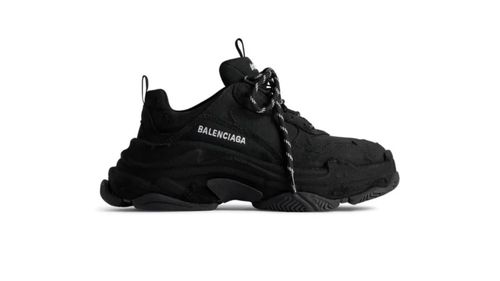 Balenciaga se asociază cu dezvoltatori de fibre durabile pentru a lansa încălțăminte sportivă din banane