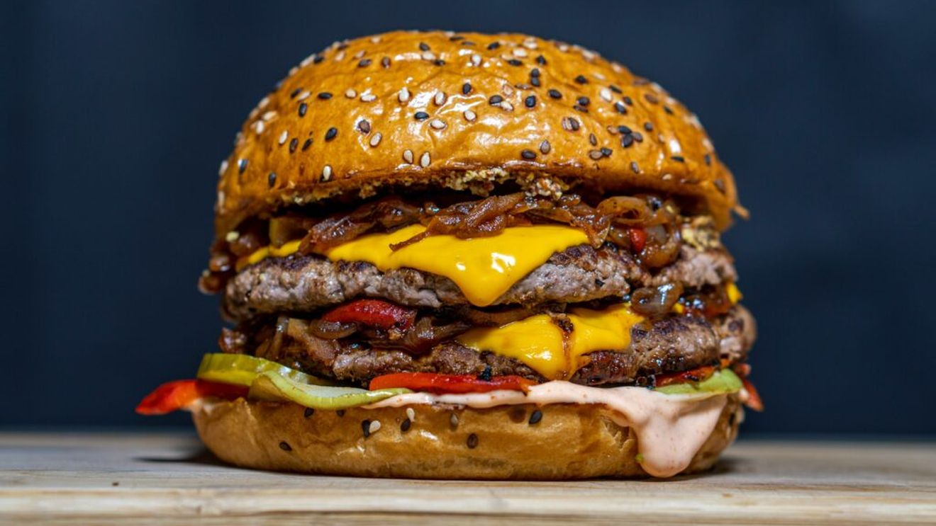 Cei mai buni burgeri din lume în 2026 / De la wagyu japonez la brisket afumat nouă ore