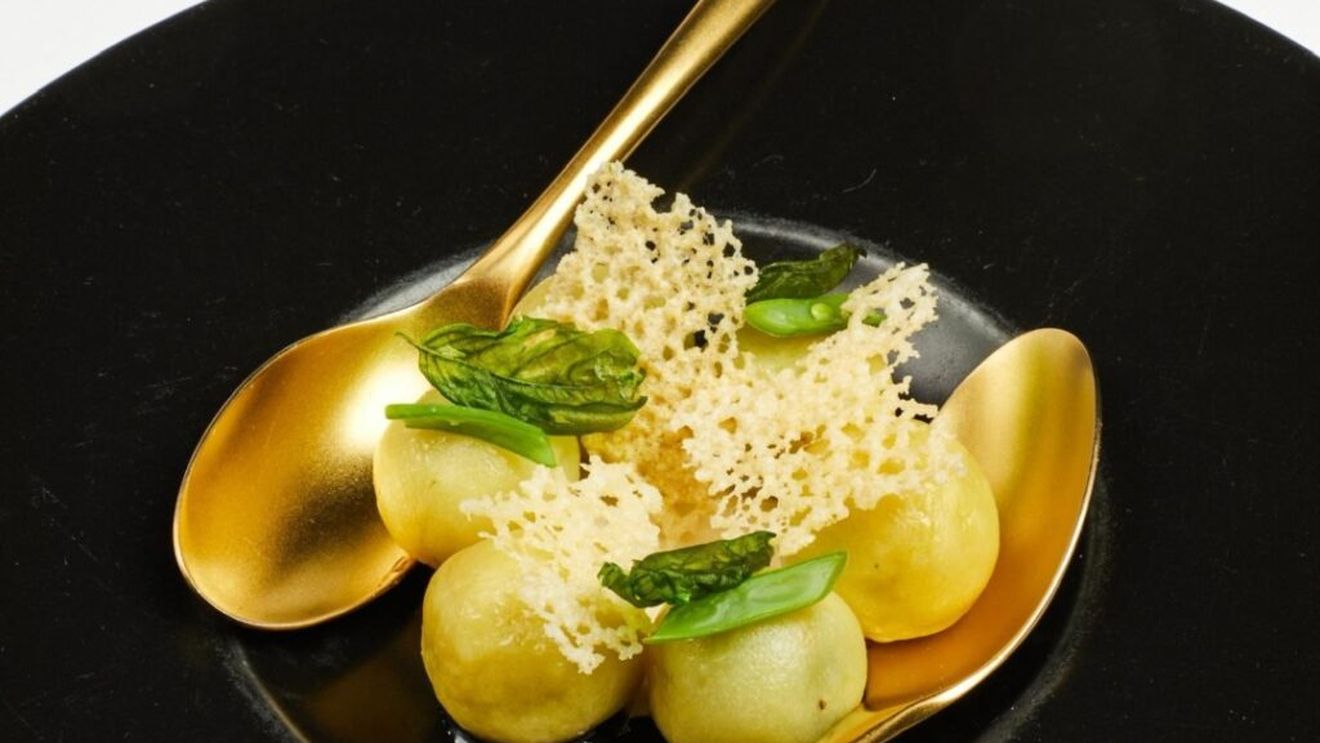 O nouă ediție a evenimentului gastronomic Azuga Under the Stars are loc la începutul lunii viitoare/ Patru chefi premiați internațional aduc un dialog între gastronomia italiană și terroir-ul românesc