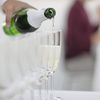 Recolta mică de struguri îi determină pe francezi să apeleze la rezervele de șampanie / Seceta și înghețul a afectat viticultura
