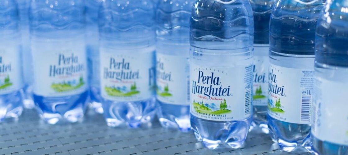 Etichete noi pentru apă. Producătorii vor fi obligați să specifice localitatea, județul sursei și tratamentele aplicate
