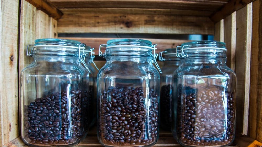 Preţul cafelei arabica a atins un maxim istoric de aproape patru dolari pentru o livră, adică mai puțin de jumătate de kg