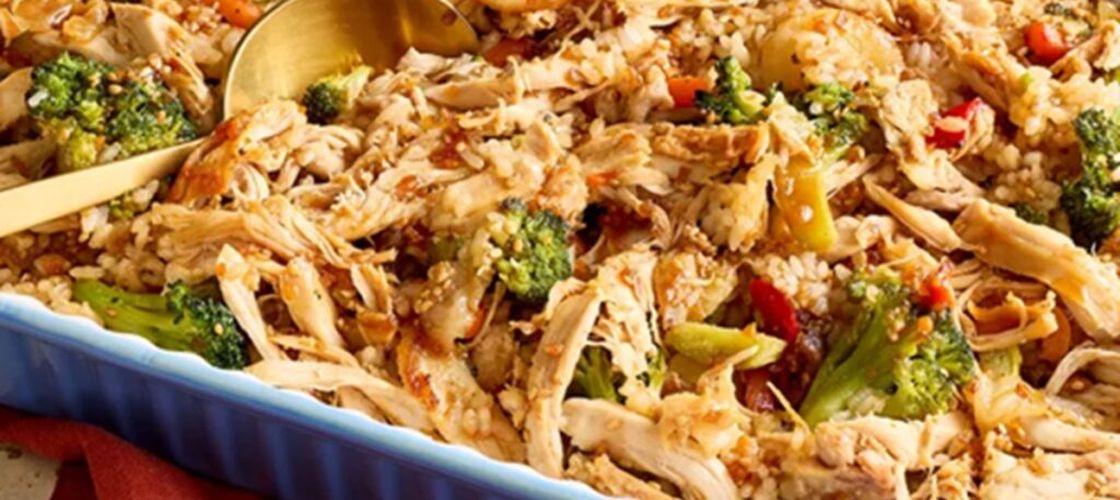 Pui Teriyaki la tavă, preparată într-un singur vas / Rețeta rapidă care combină orezul, legumele și puiul într-un preparat complet