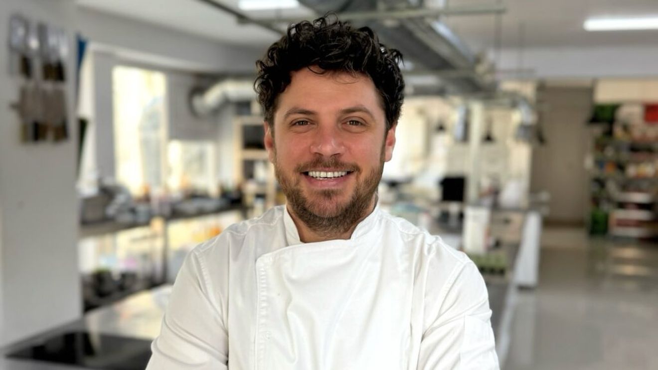 Chef fără secrete | Vlad Pădurescu vrea mici cu identitate regională: „Suntem mâncători de mici, dar nu producători de mici”