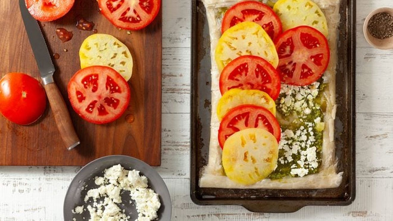 Tartă cu roșii, rețeta super ușoară și răcoroasă de vară/Un aperitiv delicios cu care nu vei da greș